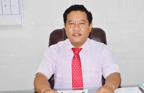 Thầy Thạch Song, Hiệu trưởng Trường THPT DTND Huỳnh Cương (Sóc Trăng).
