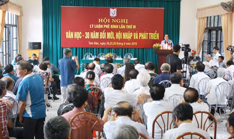 Hội nghị lí luận, phê bình văn học lần thứ 4.