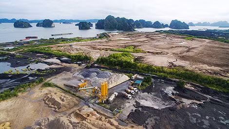 Bãi xỉ thải nhà máy Nhiệt điện Cẩm Phả đã quá tải.
