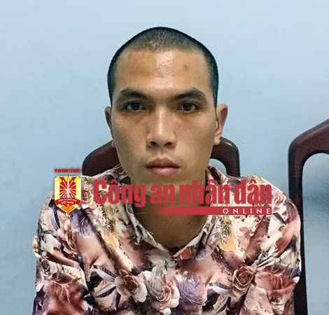 Đối tượng Hà Văn Thành sau khi bị bắt giữ theo lệnh truy nã. Đối tượng Hà Văn Thành sau khi bị bắt giữ theo lệnh truy nã.