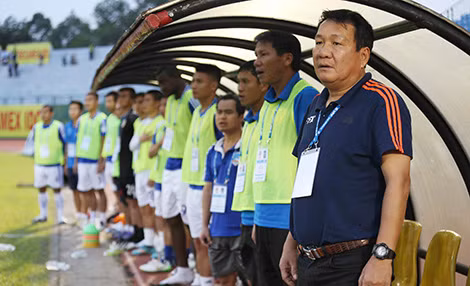 Toàn đội Quảng Nam đã chỉ trích nặng trọng tài sau khi bị thua oan. Ảnh: H.M.