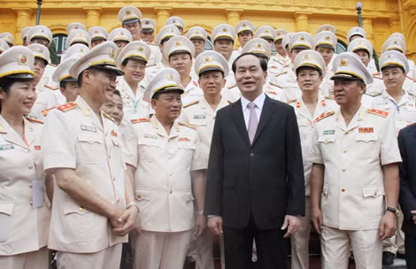 Chủ tịch nước Trần Đại Quang nói chuyện với các đại biểu.