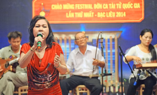 Nghệ nhân Thu Hồng.