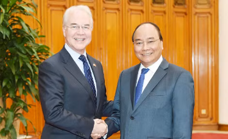 Thủ tướng Nguyễn Xuân Phúc tiếp Bộ trưởng Y tế và Phúc lợi con người Hoa Kỳ T. Prai. Ảnh: VGP/Quang Hiếu.