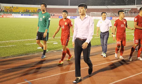 Quyền chủ tịch CLB TP.Hồ Chí Minh Lê Công Vinh đã chỉ trích trọng tài vô lối. Ảnh: H.M. Quyền chủ tịch CLB TP.Hồ Chí Minh Lê Công Vinh đã chỉ trích trọng tài vô lối. Ảnh: H.M.