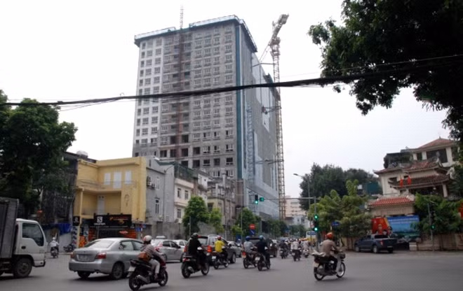 Công trình 8B Lê Trực mới cắt ngọn xong giai đoạn 1.