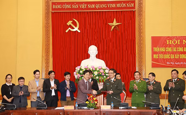 Cục XDPT toàn dân bảo vệ ANTQ và Văn phòng điều phối Trung ương các Chương trình mục tiêu quốc gia giai đoạn 2016-2020 ký quy chế phối hợp. Cục XDPT toàn dân bảo vệ ANTQ và Văn phòng điều phối Trung ương các Chương trình mục tiêu quốc gia giai đoạn 2016-2020 ký quy chế phối hợp.