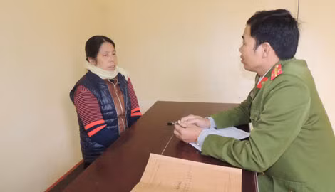 Nguyễn Thị Hàn tại cơ quan công an.