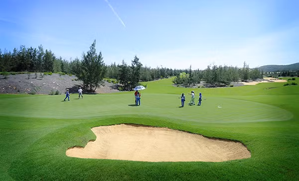 Với gần 1500 người đăng ký tham dự FLC Golf Championship 2017, khiến Ban tổ chức quyết định mở rộng thời gian thi đấu lên 6 ngày Với gần 1500 người đăng ký tham dự FLC Golf Championship 2017, khiến Ban tổ chức quyết định mở rộng thời gian thi đấu lên 6 ngày