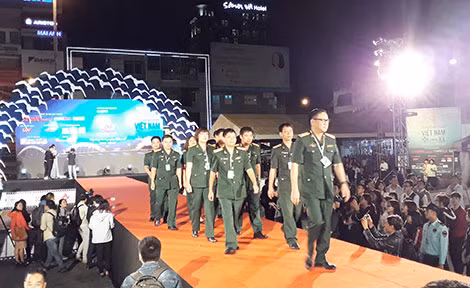 Đại biểu tham dự liên hoan phim Việt Nam lần thứ XX