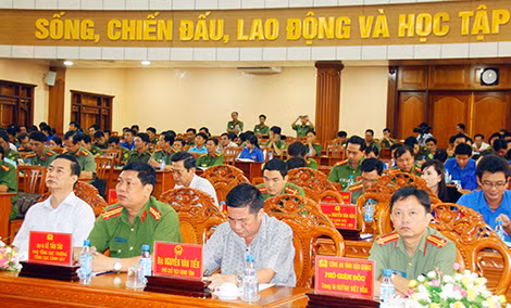 Các đại biểu tham dự hội nghị.