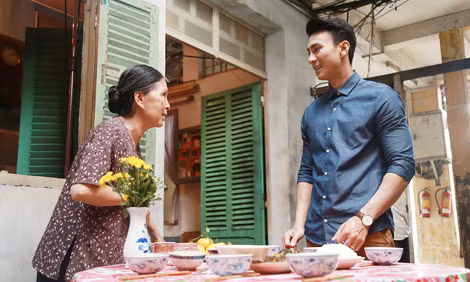 “Có căn nhà nằm nghe nắng mưa” là bộ phim xúc động về tình cảm gia đình. “Có căn nhà nằm nghe nắng mưa” là bộ phim xúc động về tình cảm gia đình.
