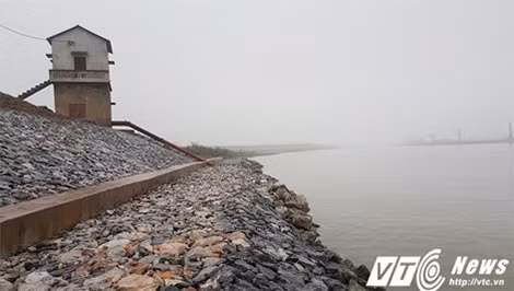 Điểm sạt lở nặng nhất của tuyến đê sông Cầu đoạn qua huyện Quế Võ đã được chính quyền bỏ ra hàng chục tỷ đồng đắp lại.
