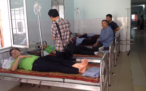 Hàng chục du khách được đến cấp cứu tại BV Việt Tiệp sáng 14-5.