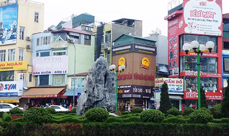 Nhiều cửa hàng không được cấp phép xây dựng đối với công trình quảng cáo. Ảnh minh họa:?CTV Nhiều cửa hàng không được cấp phép xây dựng đối với công trình quảng cáo. Ảnh minh họa:?CTV