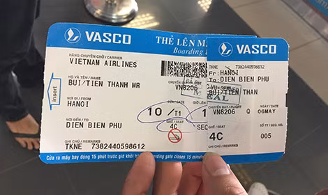 Vé máy bay đi Điện Biên Phủ của anh Bùi Tiến Thành.