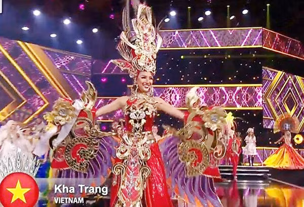 Các thiết kế lấy cảm hứng từ trang phục các dân tộc để tham gia đấu trường sắc đẹp quốc tế thường bị đánh đồng là "Quốc phục".