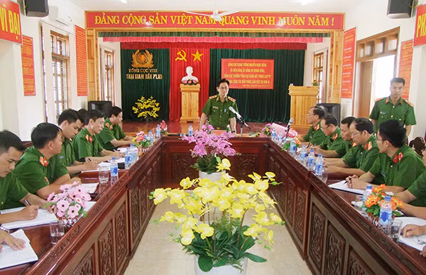 Trung tướng Nguyễn Ngọc Bằng, Tổng cục trưởng Tổng cục Cảnh sát Thi hành án hình sự và hỗ trợ tư pháp phát biểu tại buổi làm việc.
