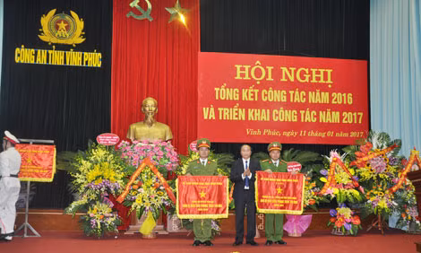 Phòng Cảnh sát hình sự Công an tỉnh Vĩnh Phúc nhiều năm liền được cấp trên khen thưởng. Phòng Cảnh sát hình sự Công an tỉnh Vĩnh Phúc nhiều năm liền được cấp trên khen thưởng.