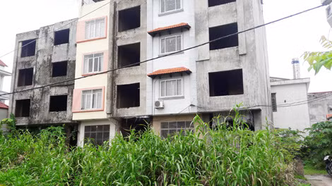 Những ngôi nhà xây sẵn ở thôn Kim Hoàng (xã Vân Canh, Hoài Đức) có diện tích khoảng 40m2 đang được rao bán với giá xấp xỉ 2 tỷ đồng Những ngôi nhà xây sẵn ở thôn Kim Hoàng (xã Vân Canh, Hoài Đức) có diện tích khoảng 40m2 đang được rao bán với giá xấp xỉ 2 tỷ đồng