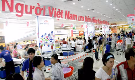 Các siêu thị luôn căng khẩu hiệu người Việt Nam ưu tiên dùng hàng Việt Nam.