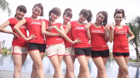 K- pop "giãy chết", nhóm nhạc Việt vẫn cố ăn theo