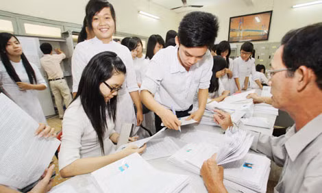 Giảm thiểu áp lực trong thi cử, trao quyền tự chủ cho các trường là những mục tiêu lớn mà Bộ GD&ĐT đang theo đuổi.