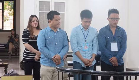 Các bị cáo tại phiên toà. Các bị cáo tại phiên toà.