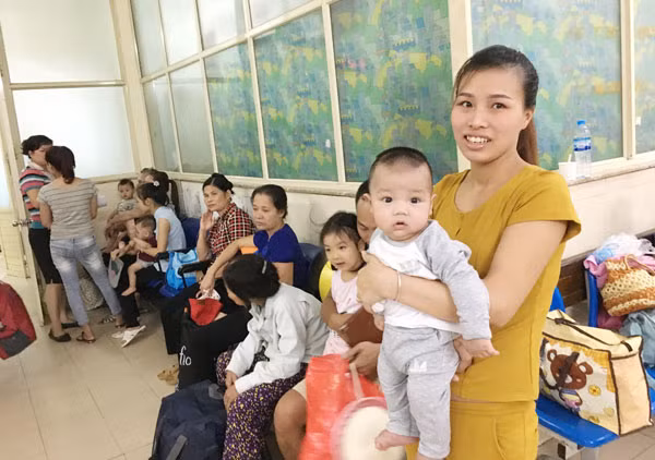Cần theo dõi sát để phát hiện kịp thời bệnh dịch ở trẻ.