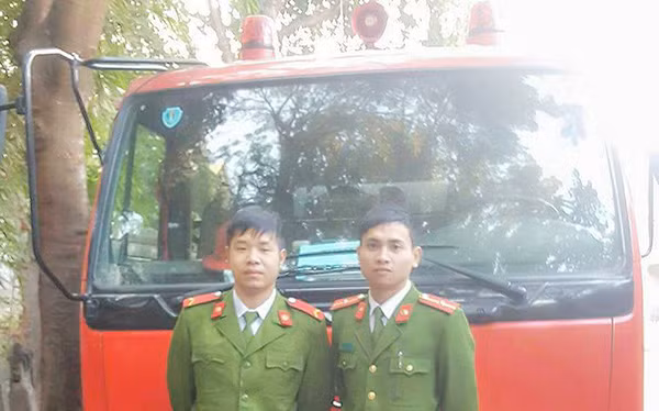 Thiếu úy Lê Diên Anh và Trung sĩ Nguyễn Anh Tuấn (Phòng Cảnh sát PCCC số 2 Đống Đa, Hà Nội).