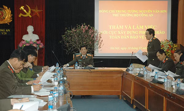 Thứ trưởng Nguyễn Văn Sơn làm việc với Đảng ủy, lãnh đạo Cục XDPT toàn dân bảo vệ ANTT.