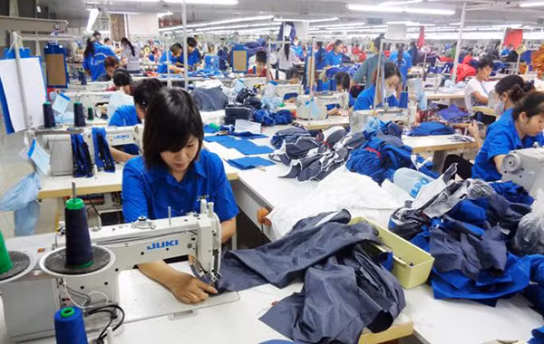 Nhiều lao động Việt Nam có nhu cầu tìm đường ra nước ngoài để có thu nhập xứng đáng (ảnh chỉ mang tính minh họa).