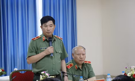 Thiếu tướng Trần Vi Dân phát biểu tại hội nghị.