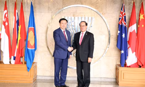 Phó Thủ tướng Vương Đình Huệ và Tổng Thư ký ASEAN Lê Lương Minh. Ảnh: VGP/Thành Chung
