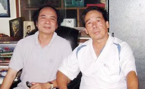 Nhà thơ Lê Huy Mậu (phải) cùng nhà thơ, nhạc sỹ Nguyễn Trọng Tạo, hai người cùng làm nên tuyệt phẩm "Khúc hát sông quê".