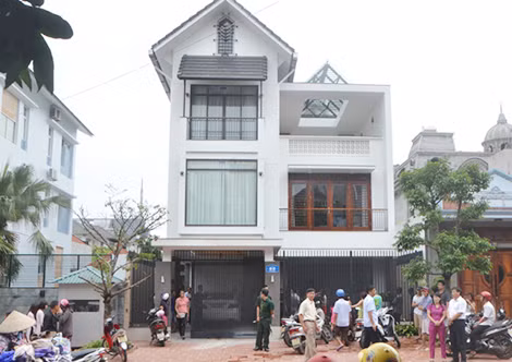 Sự việc xảy ra thu hút nhiều người dân hiếu kỳ Sự việc xảy ra thu hút nhiều người dân hiếu kỳ