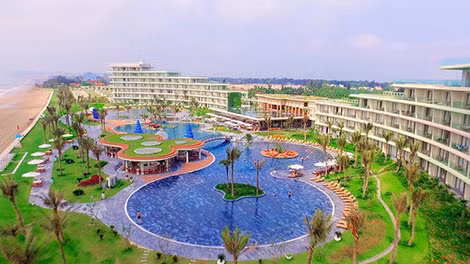 Bể bơi nước mặn lớn nhất Việt Nam.