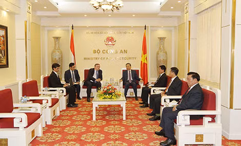 Toàn cảnh buổi tiếp. Toàn cảnh buổi tiếp.