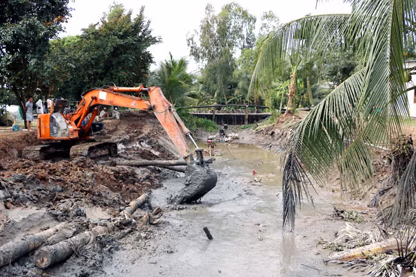 Ngành Nông nghiệp Hậu Giang đang xây dựng cống số 7 (xã Vị Thanh, huyện Vị Thủy) để ứng phó với hạn hán, xâm nhập mặn sắp tới. Ngành Nông nghiệp Hậu Giang đang xây dựng cống số 7 (xã Vị Thanh, huyện Vị Thủy) để ứng phó với hạn hán, xâm nhập mặn sắp tới.