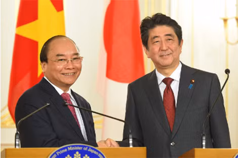 Thủ tướng Nguyễn Xuân Phúc và Thủ tướng Shinzo Abe họp báo chung sau hội đàm. Ảnh: VGP/Quang Hiếu Thủ tướng Nguyễn Xuân Phúc và Thủ tướng Shinzo Abe họp báo chung sau hội đàm. Ảnh: VGP/Quang Hiếu
