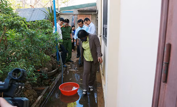 Đến kiểm tra tại các hộ dân.