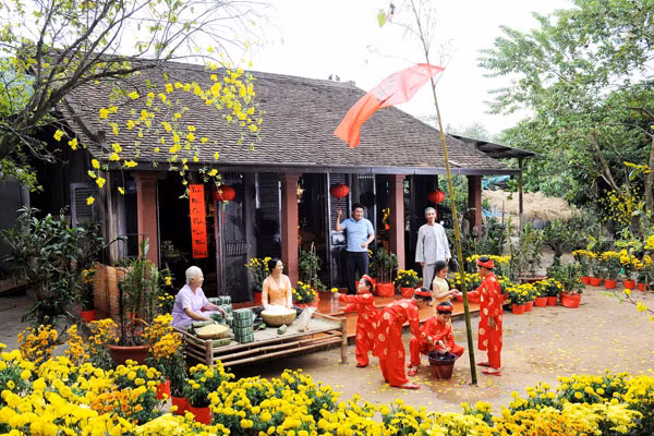 Khung cảnh Tết cổ truyền ở Việt Nam trong một gia đình.