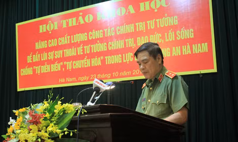 Trung tướng Nguyễn Xuân Mười phát biểu tham luận tại Hội thảo