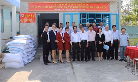 Một số hình ảnh trong chuyến “chỉa sẻ yêu thương” của Địa ốc Kim Phát tại tỉnh Bến Tre. Một số hình ảnh trong chuyến “chỉa sẻ yêu thương” của Địa ốc Kim Phát tại tỉnh Bến Tre.