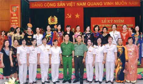 Buổi gặp mặt của lớp 500 nữ Cảnh sát trại giam nhân kỷ niệm thành lập trường E1171.