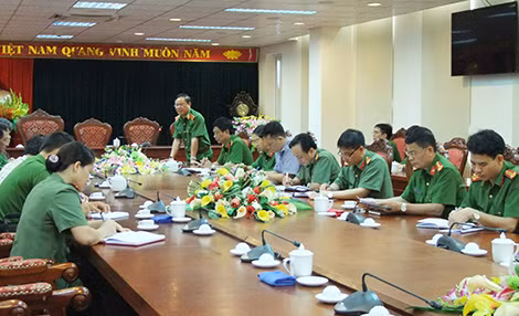 Trung tướng Trần Văn Vệ chỉ đạo Công an tỉnh Hòa Bình khởi tố vụ án để điều tra, làm rõ, xử lý tập thể, cá nhân vi phạm nếu có.
