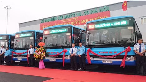 Hình ảnh buýt mới được đưa vào thay thế ngày 19-5.