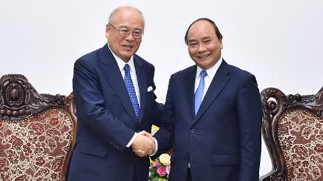 Thủ tướng Nguyễn Xuân Phúc tiếp ông Tsutomu Takebe, Cố vấn đặc biệt Liên minh Nghị sĩ hữu nghị Nhật-Việt. Ảnh: VGP/Quang Hiếu