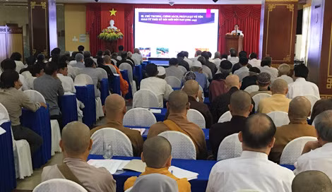 Các đại biểu tham dự hội nghị bồi dưỡng kiến thức QP-AN.
