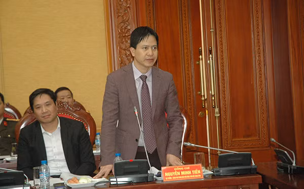 Đồng chí Nguyễn Minh Tiến, Cục trưởng, Chánh văn phòng điều phối Nông thôn mới Trung ương phát biểu tham luận Đồng chí Nguyễn Minh Tiến, Cục trưởng, Chánh văn phòng điều phối Nông thôn mới Trung ương phát biểu tham luận